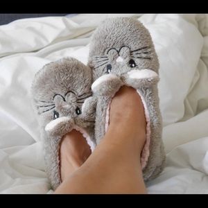 NWT 5-6 small bunny rabbit gray plush slippers cozy